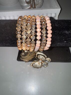 Pink and Gold Semanario